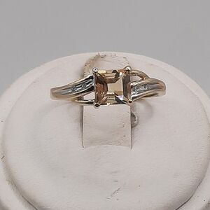 Elegant Yellow Gold Women's Ring